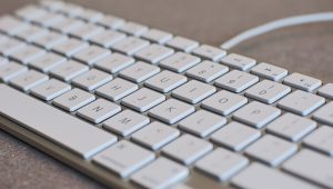 keyboard-white-computer-keyboard-desktop-163117.jpeg